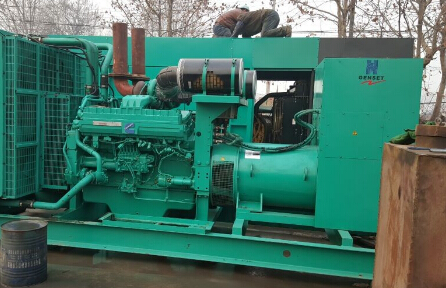 萧山发电机组如何判断水冷式机油散热器内部是否需要清洗？